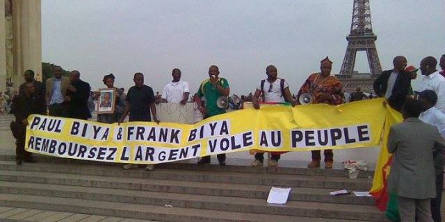 Manifestation à Paris pour déloger... Paul Biya - Photo chipée sur facebook